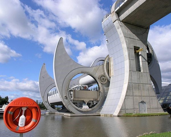 神奇的机械——世界上第一个旋转式船舶吊桥
